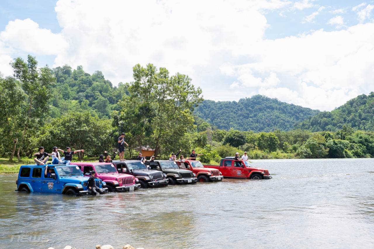 Jeep Caravan: Từ suối rừng La Ngâu đến vùng biển Vĩnh Hy đầy gió