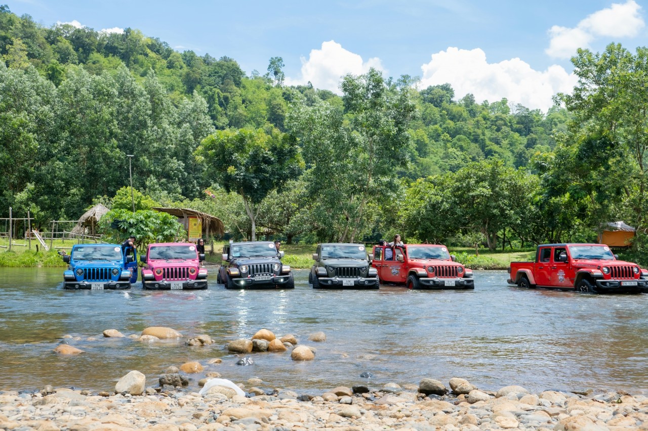 Jeep Caravan: Từ suối rừng La Ngâu đến vùng biển Vĩnh Hy đầy gió