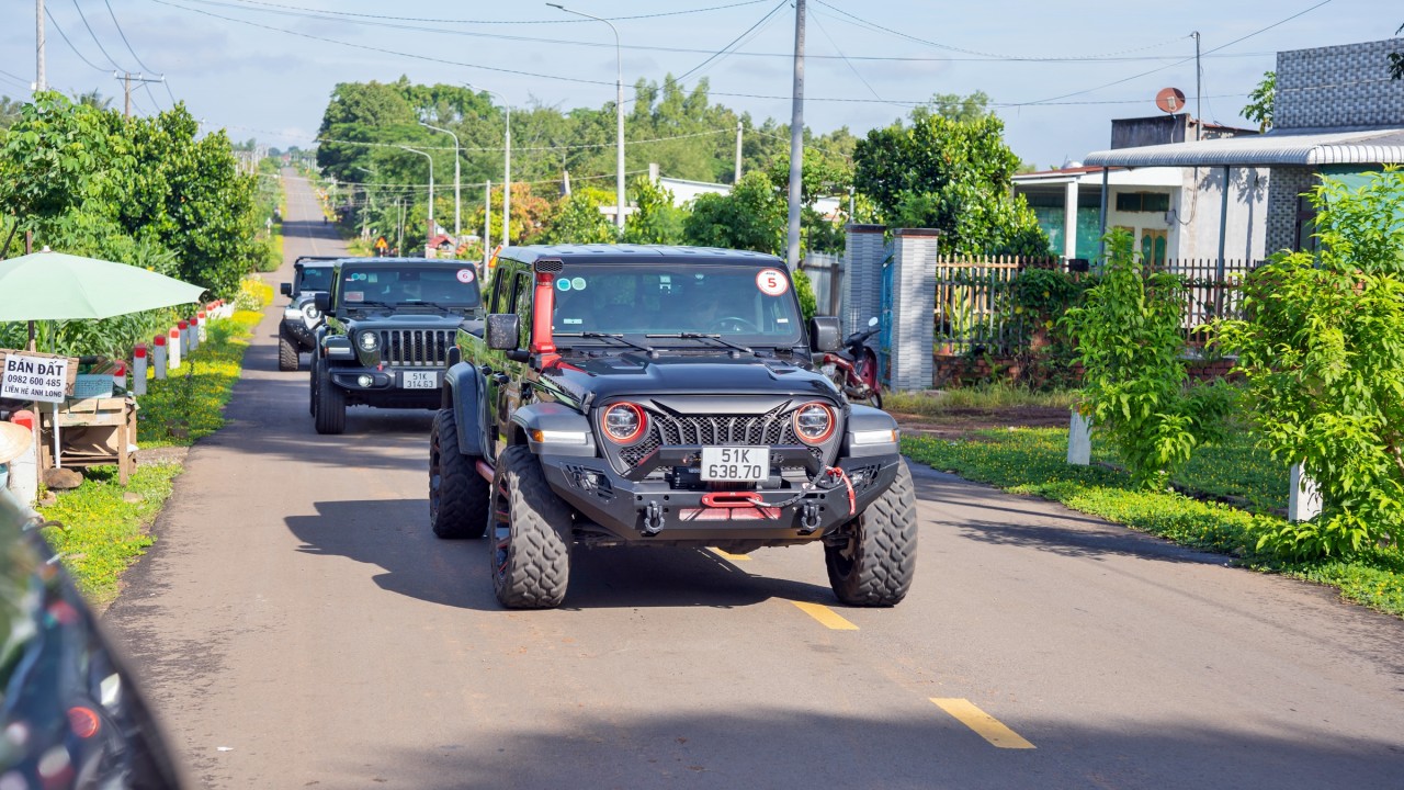 Jeep Caravan: Từ suối rừng La Ngâu đến vùng biển Vĩnh Hy đầy gió