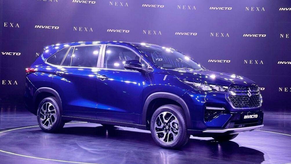 Cận cảnh Suzuki Invicto hybrid 2024 'anh em song sinh' của Toyota Innova Suzuki Invicto 2024 được xem là "anh em song sinh" với Toyota Innova.