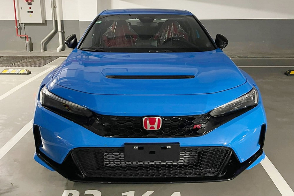 Honda Civic Type R màu Racing Blue Pearl có mặt tại Việt Nam Đã có 10 xe Civic Type R trong tổng số 18 xe được giao đến tay khách hàng.