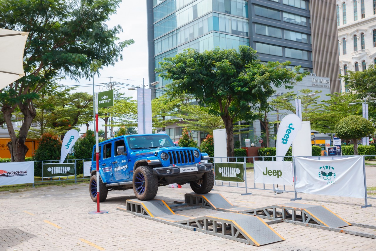 Người tham dự sẽ được trải nghiệm các mẫu xe Jeep vượt địa hình.