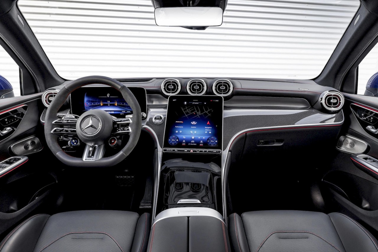 Mercedes-AMG giới thiệu bộ đôi xe hiệu năng cao GLC 43 và GLC 63