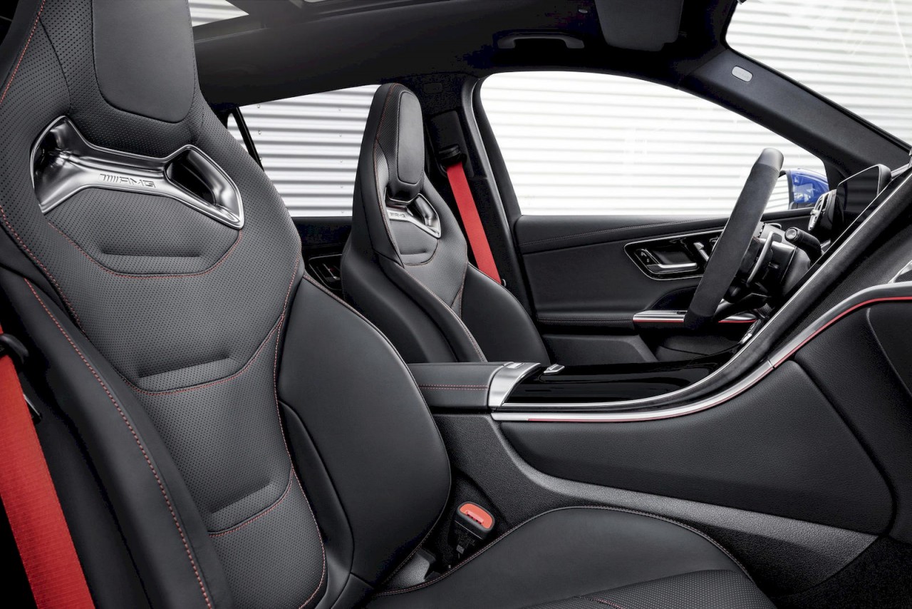 Mercedes-AMG giới thiệu bộ đôi xe hiệu năng cao GLC 43 và GLC 63