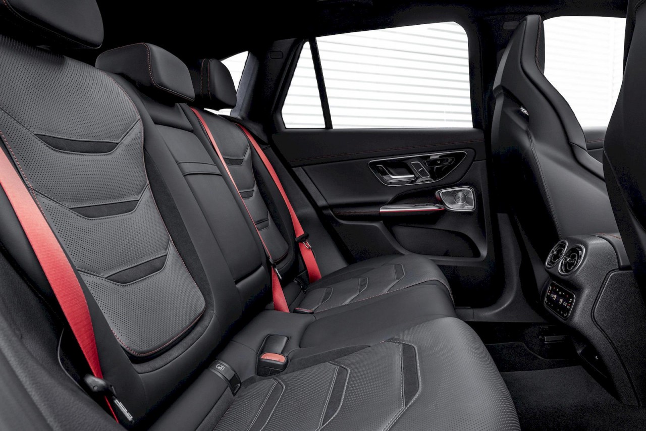 Mercedes-AMG giới thiệu bộ đôi xe hiệu năng cao GLC 43 và GLC 63