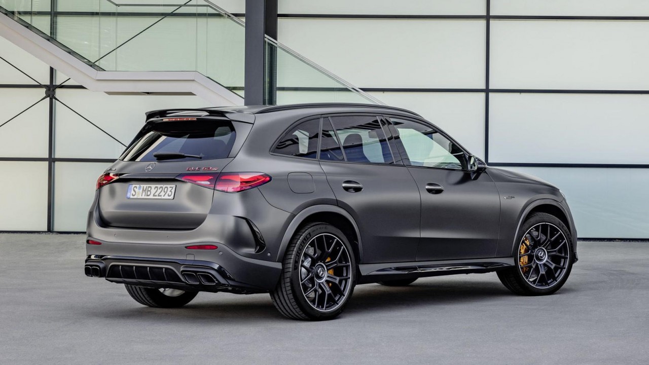 Mercedes-AMG giới thiệu bộ đôi xe hiệu năng cao GLC 43 và GLC 63
