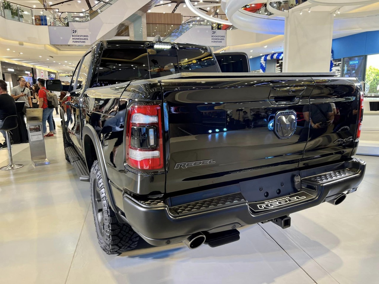 RAM 1500 Rebel chào khách Việt với giá 5,168 tỷ đồng