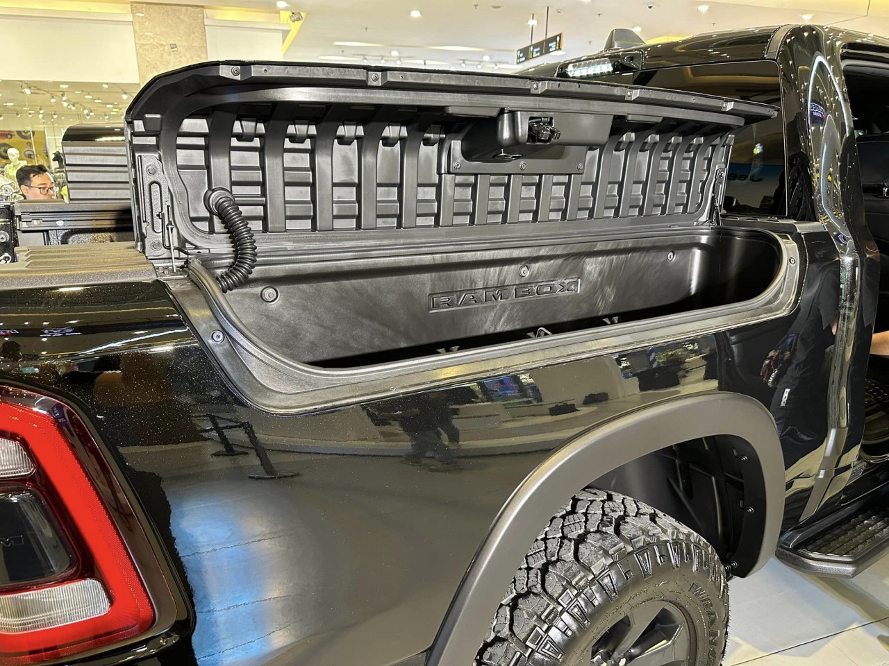 RAM 1500 Rebel chào khách Việt với giá 5,168 tỷ đồng