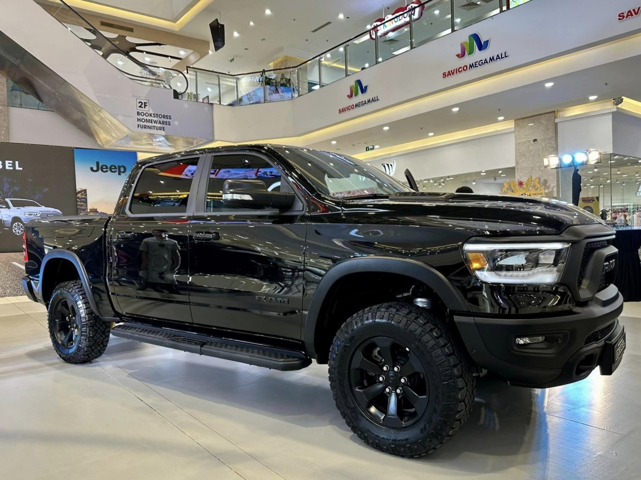RAM 1500 Rebel gây ấn tượng mạnh với thiết kế đậm chất nam tính.