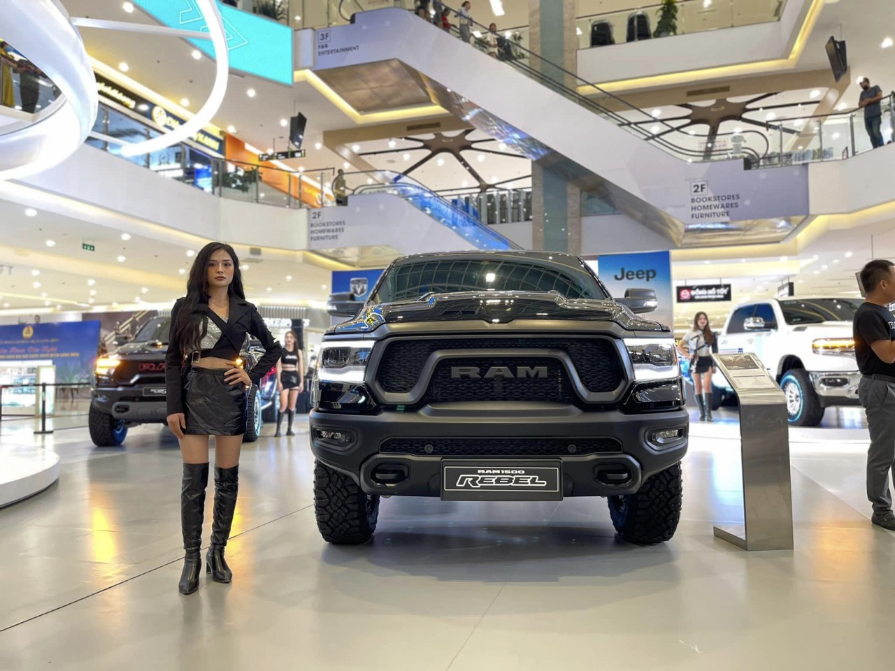 RAM 1500 Rebel chào khách Việt với giá 5,168 tỷ đồng