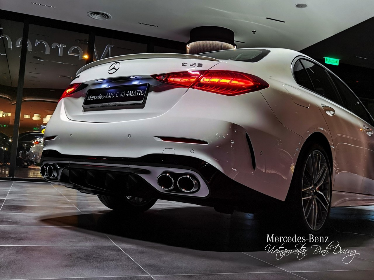 Cận cảnh Mercedes-AMG C 43 vừa về đại lý