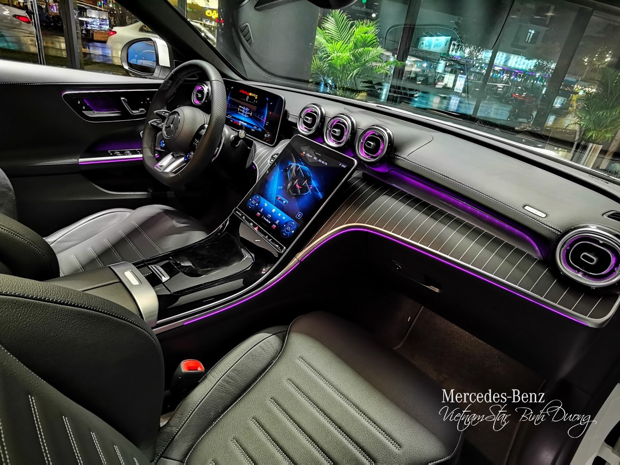 Cận cảnh Mercedes-AMG C 43 vừa về đại lý