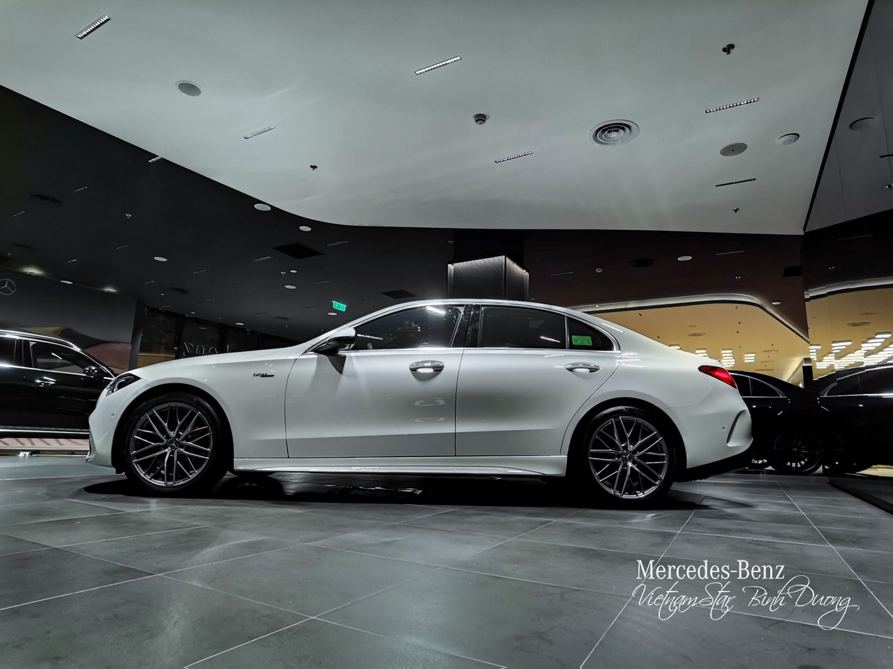 Cận cảnh Mercedes-AMG C 43 vừa về đại lý