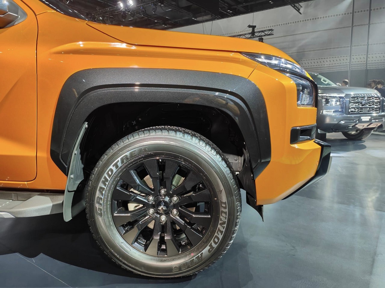 Cận cảnh Mitsubishi Triton 2024 Mitsubishi Triton 2024 có hốc bánh to, đi cùng là bộ vành hợp kim 18 inch.