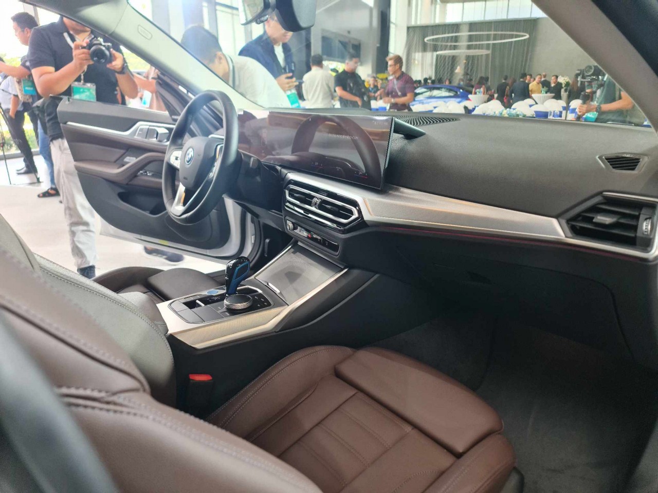Xe thể thao thuần điện BMW i4 mở bán tại Việt Nam Xe thể thao thuần điện BMW i4 mở bán tại Việt Nam