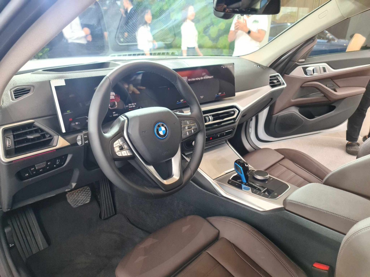 Xe thể thao thuần điện BMW i4 mở bán tại Việt Nam Xe thể thao thuần điện BMW i4 mở bán tại Việt Nam
