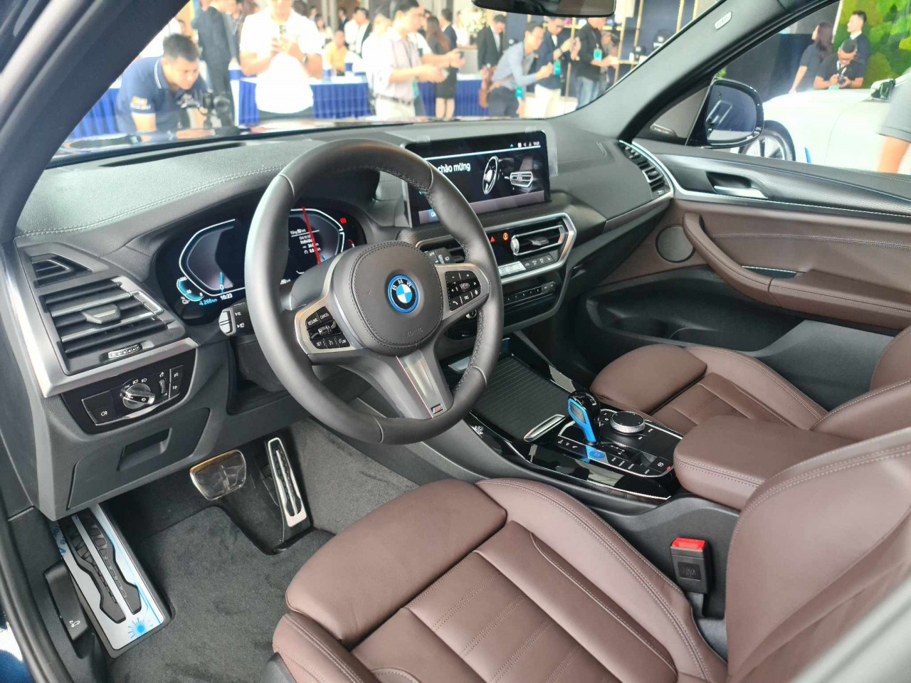 Xe điện BMW iX3 ra mắt tại Việt Nam với giá 3,499 tỷ đồng Xe điện BMW iX3 ra mắt tại Việt Nam với giá 3,499 tỷ đồng