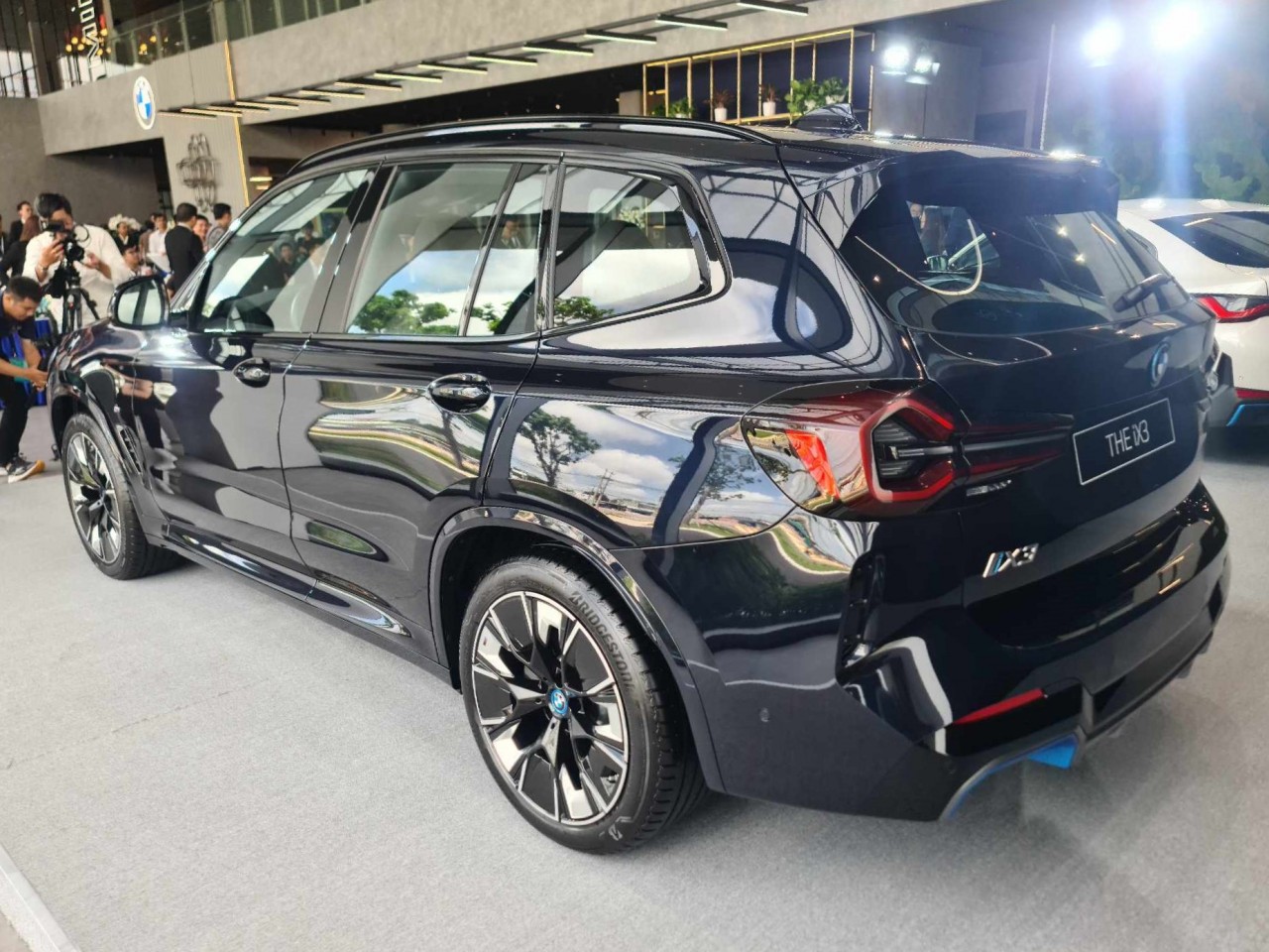 Xe điện BMW iX3 ra mắt tại Việt Nam với giá 3,499 tỷ đồng Xe điện BMW iX3 ra mắt tại Việt Nam với giá 3,499 tỷ đồng