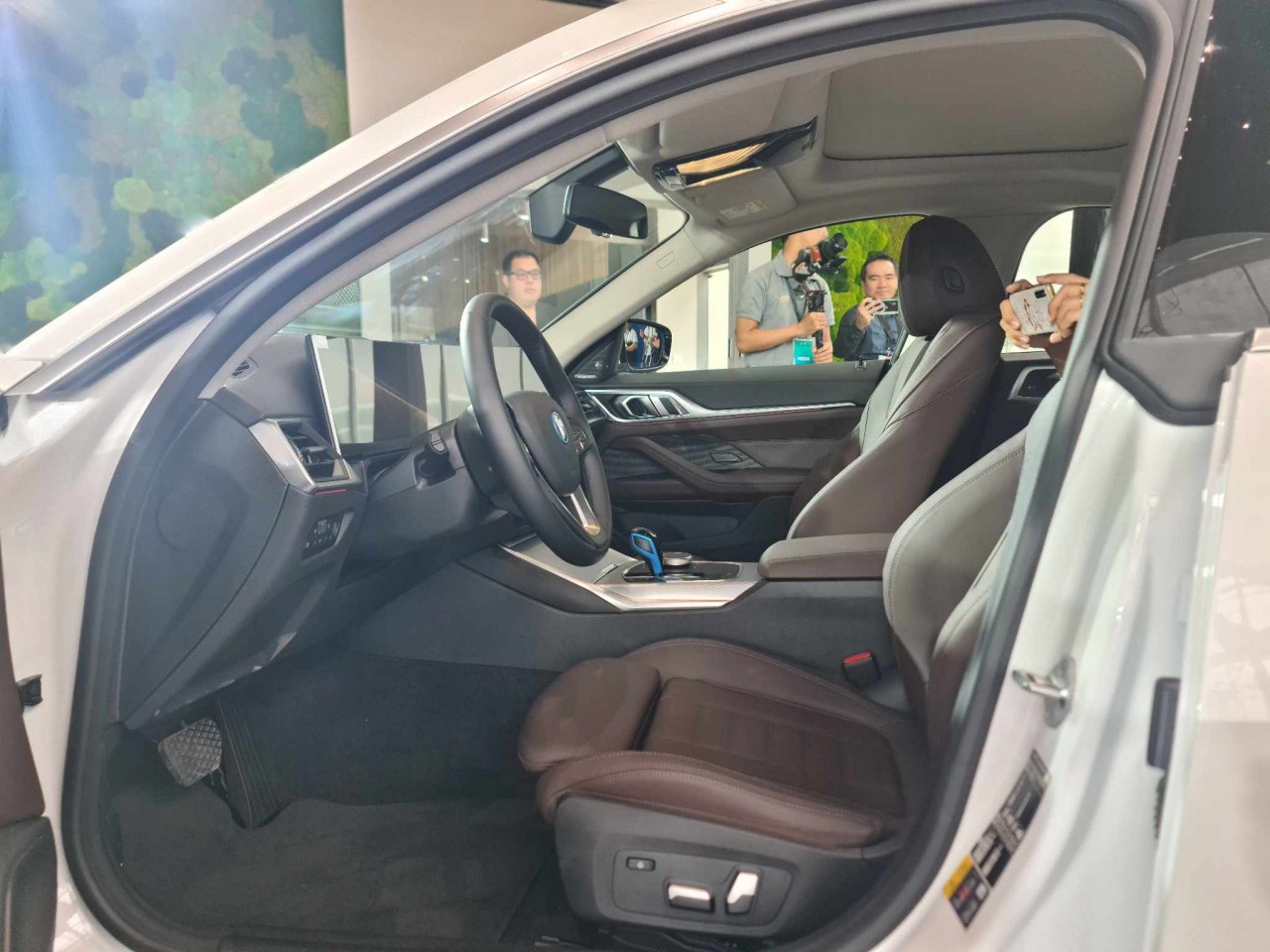 Xe thể thao thuần điện BMW i4 mở bán tại Việt Nam Xe thể thao thuần điện BMW i4 mở bán tại Việt Nam
