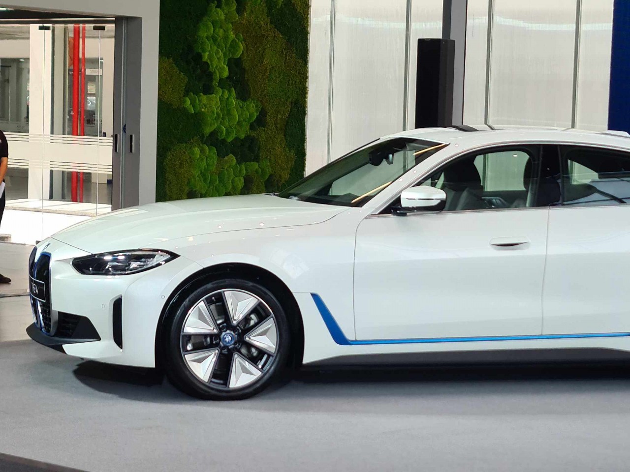Xe thể thao thuần điện BMW i4 mở bán tại Việt Nam Xe thể thao thuần điện BMW i4 mở bán tại Việt Nam