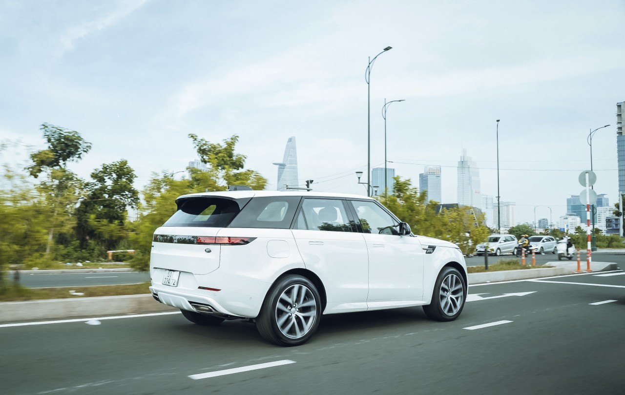 Range Rover Sport 2023: SUV hạng sang mang cảm giác lái thể thao Range Rover Sport 2023: SUV hạng sang mang cảm giác lái thể thao