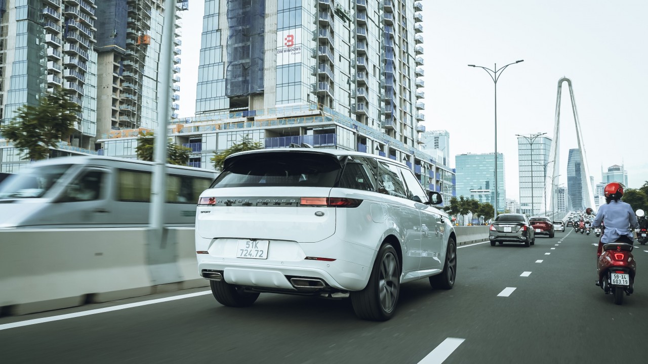 Range Rover Sport 2023: SUV hạng sang mang cảm giác lái thể thao Range Rover Sport 2023: SUV hạng sang mang cảm giác lái thể thao