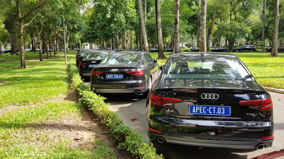 Dàn xe Audi phiên bản giới hạn cho APEC "lấp kín" dinh Độc Lập dan xe audi phien ban gioi han cho apec lap kin dinh doc lap