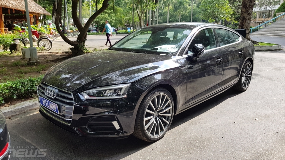 Dàn xe Audi phiên bản giới hạn cho APEC "lấp kín" dinh Độc Lập dan xe audi phien ban gioi han cho apec lap kin dinh doc lap