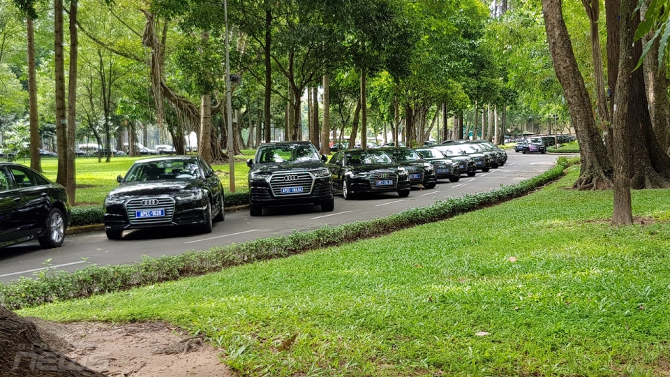 Dàn xe Audi phiên bản giới hạn cho APEC "lấp kín" dinh Độc Lập dan xe audi phien ban gioi han cho apec lap kin dinh doc lap