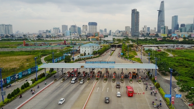 Hai trạm thu phí bỏ hoang ở trung tâm TP HCM