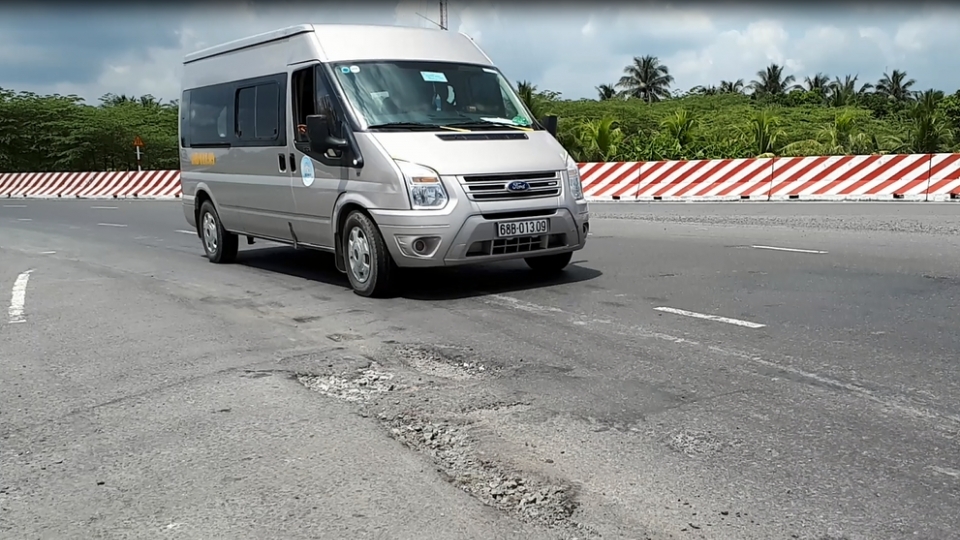 Tiền Giang: Tuyến tránh Cai Lậy gần 1.000 tỉ mới hoạt động đã xuất hiện nhiều ổ gà