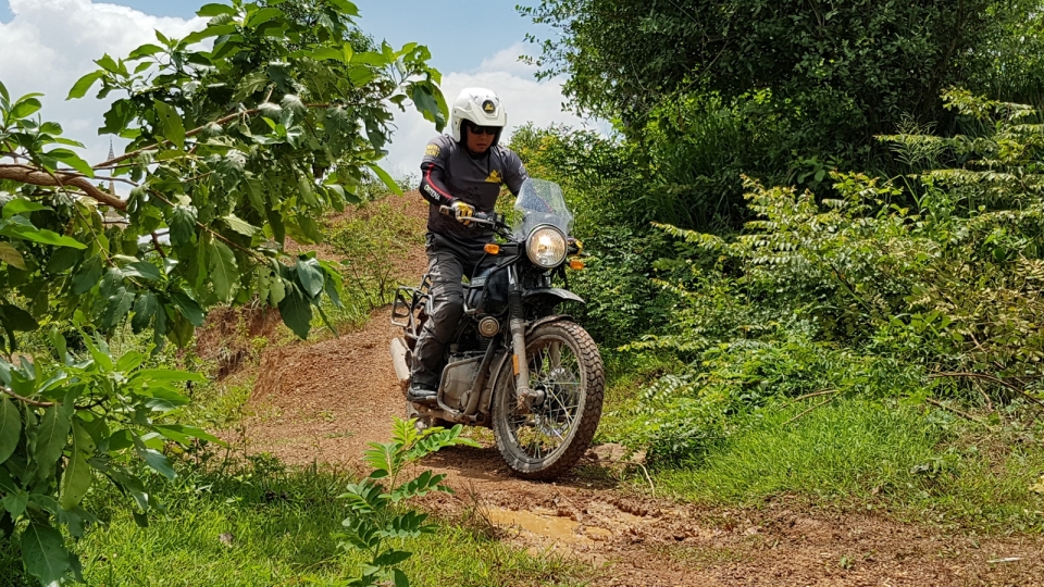 Royal Enfield Himalayan chính thức bán tại Sài Gòn giá 132 triệu đồng royal enfield himalayan chinh thuc co mat tai sai gon voi gia 1317 trieu dong