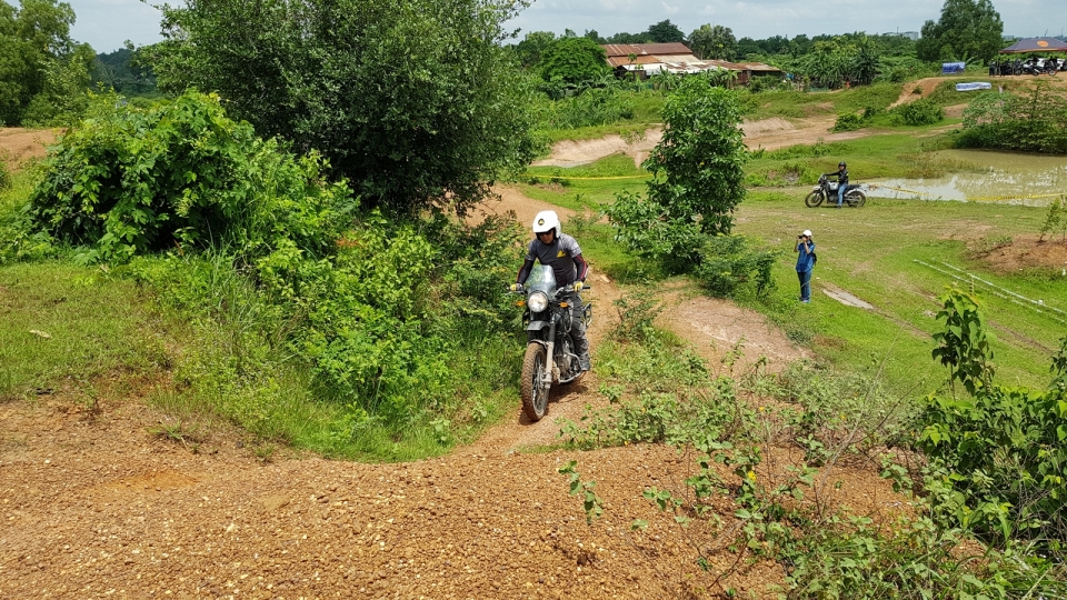 Royal Enfield Himalayan chính thức bán tại Sài Gòn giá 132 triệu đồng royal enfield himalayan chinh thuc co mat tai sai gon voi gia 1317 trieu dong