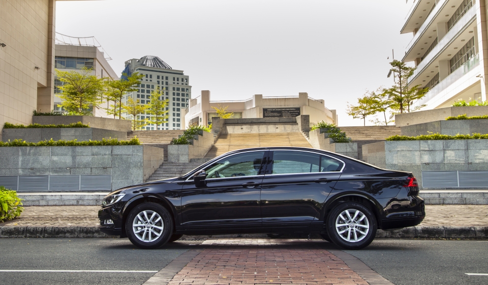 Volkswagen Việt Nam giới thiệu thêm phiên bản giá thấp của Passat BlueMotion volkswagen viet nam gioi thieu passat bluemotion phien ban em ai
