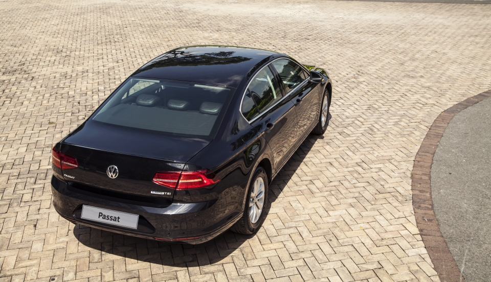 Volkswagen Việt Nam giới thiệu thêm phiên bản giá thấp của Passat BlueMotion volkswagen viet nam gioi thieu passat bluemotion phien ban em ai