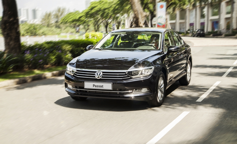 Volkswagen Việt Nam giới thiệu thêm phiên bản giá thấp của Passat BlueMotion volkswagen viet nam gioi thieu passat bluemotion phien ban em ai