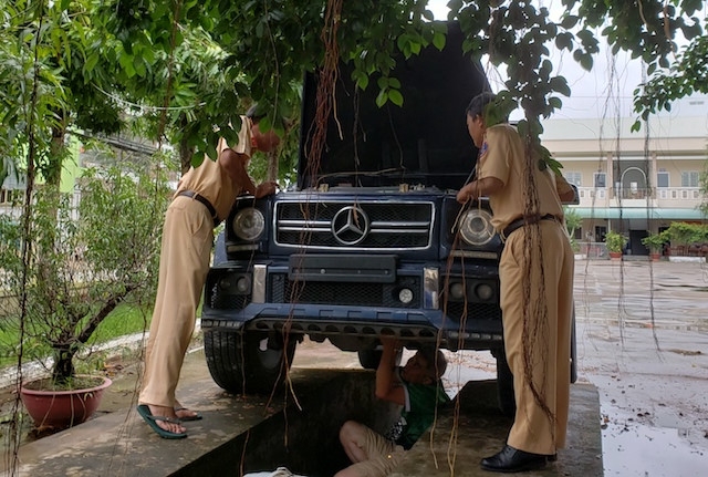Mercedes-Benz G55 biển số đỏ giả ở Cần Thơ có bị tịch thu? mercedes benz g55 mang bien so do gia o can tho co bi tich thu