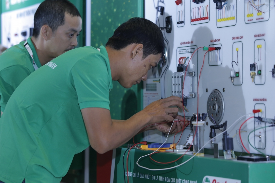 Castrol tiếp tục tổ chức cuộc thi 'Ngày hội tự hào người thợ máy’ castrol tiep tuc to chuc cuoc thi ngay hoi tu hao nguoi tho may