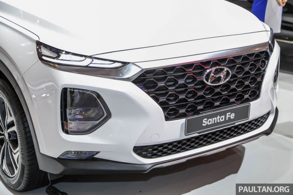 Hyundai Santa Fe hoàn toàn mới chào sân Đông Nam Á, giá từ 800 triệu đồng hyundai santa fe hoan toan moi chao san dong nam a gia tu 800 trieu dong