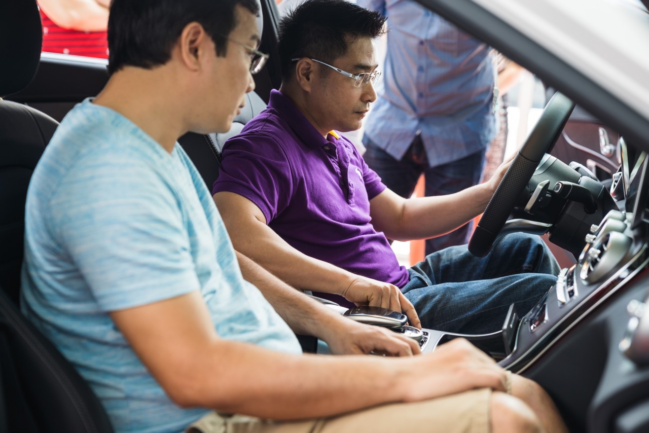 Cùng Vietnam Star tham gia lái thử Mercedes-Benz với các chuyên gia tại sân Đình Xuyên cung vietnam star tham gia lai thu mercedes benz voi cac chuyen gia tai san dinh xuyen