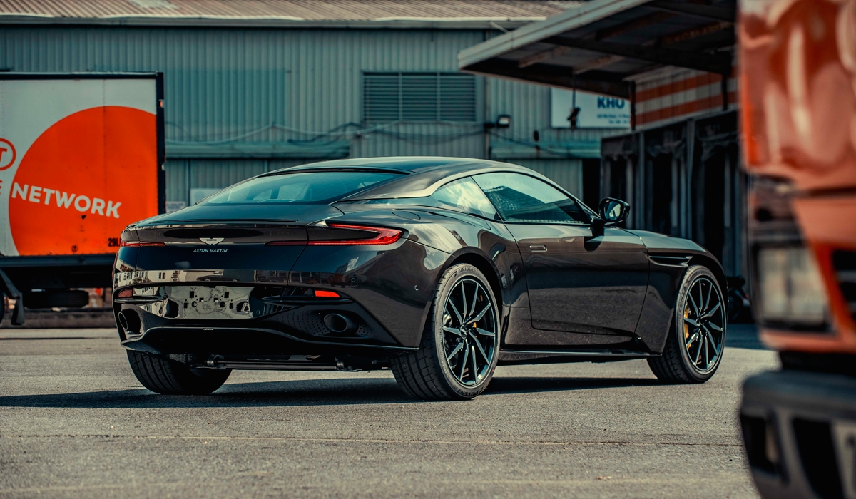 ngam sieu xe aston martin db11 v8 mau doc vua ve viet nam