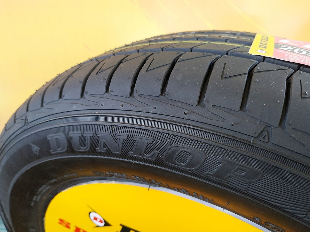 Dunlop giới thiệu lốp thế hệ mới, êm hơn và bám đường hơn dunlop gioi thieu lop lm705 the he moi em hon va bam duong hon