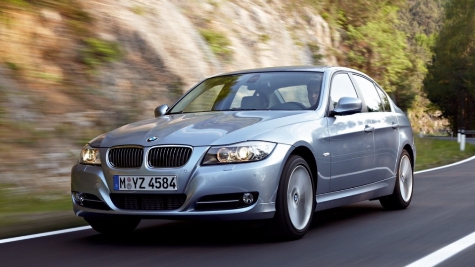 885 xe BMW 3 Series dính án triệu hồi tại Việt Nam