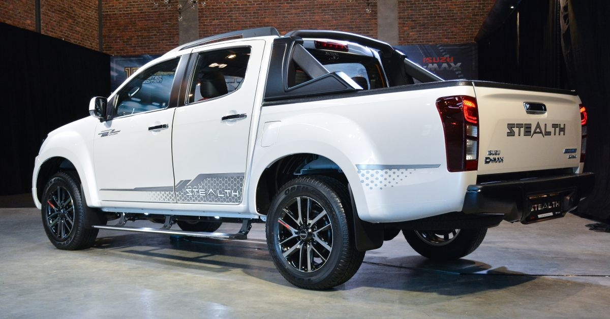isuzu gioi thieu d max stealth voi so luong gioi han chi 180 chiec