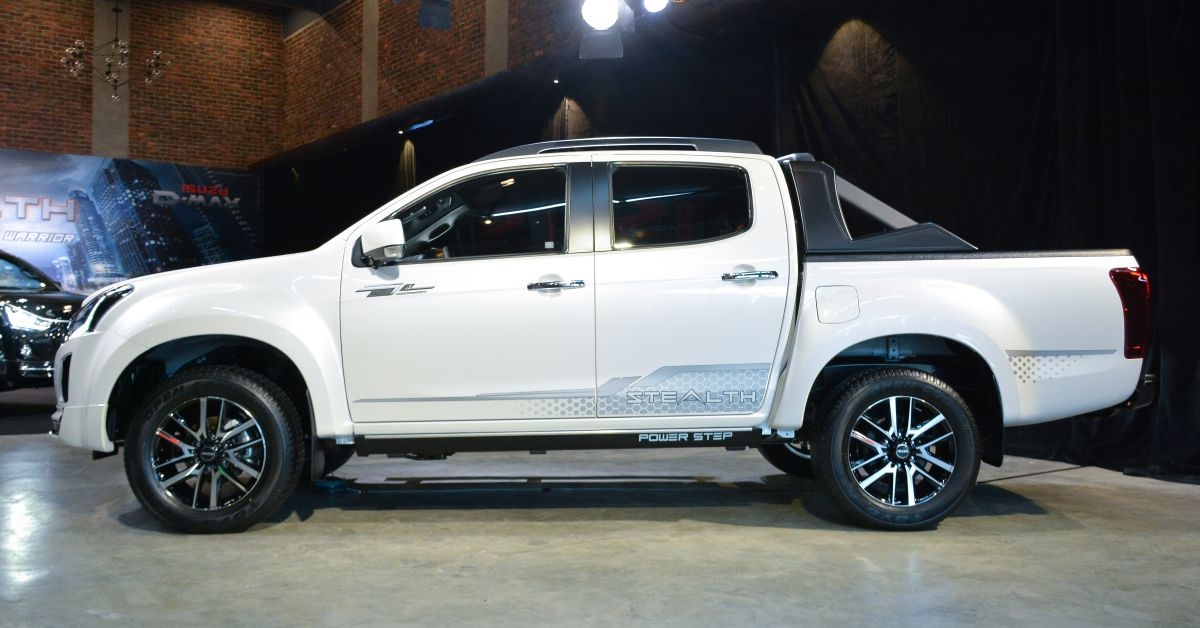 isuzu gioi thieu d max stealth voi so luong gioi han chi 180 chiec