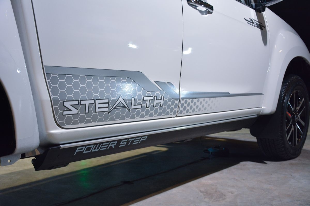 isuzu gioi thieu d max stealth voi so luong gioi han chi 180 chiec