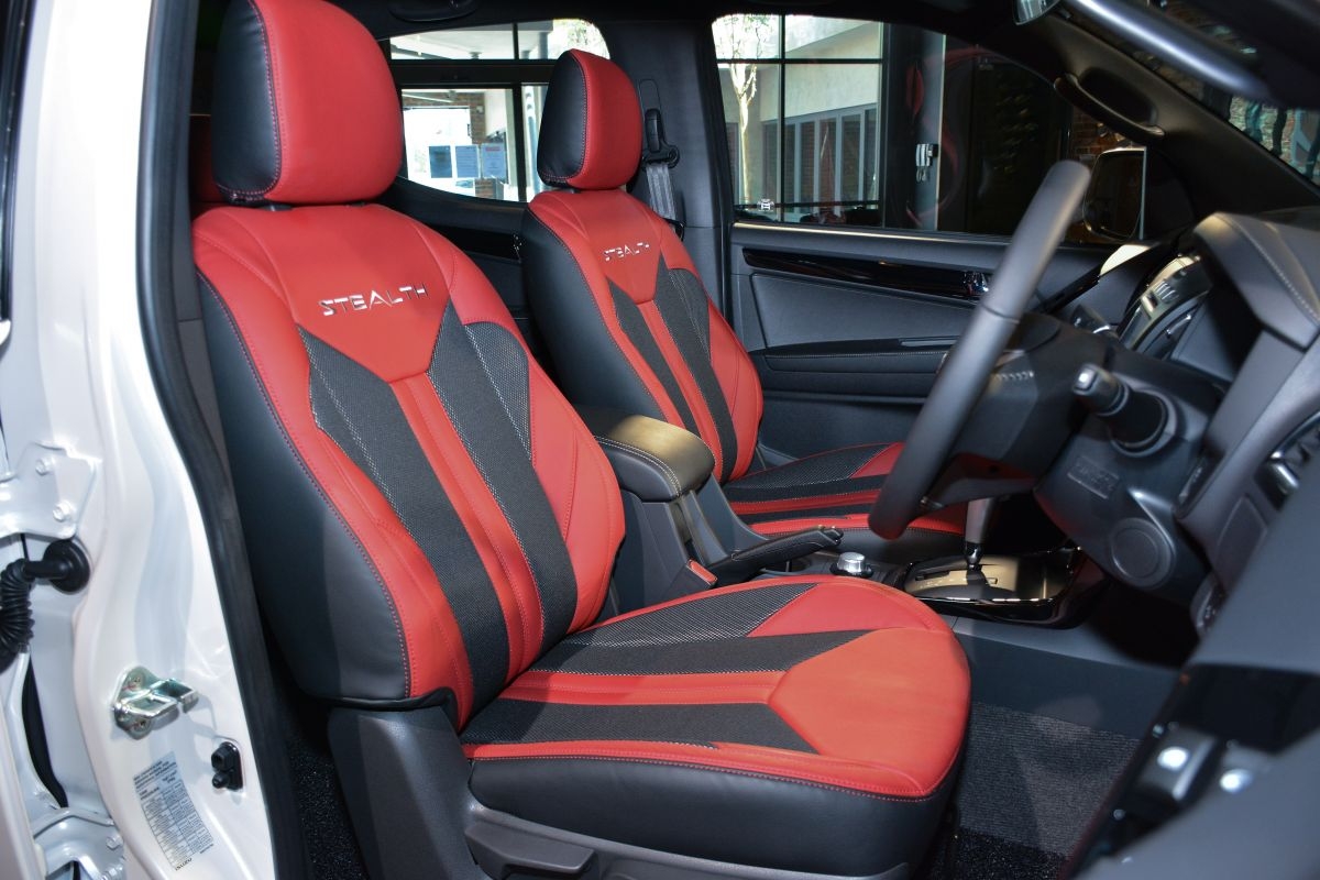 isuzu gioi thieu d max stealth voi so luong gioi han chi 180 chiec