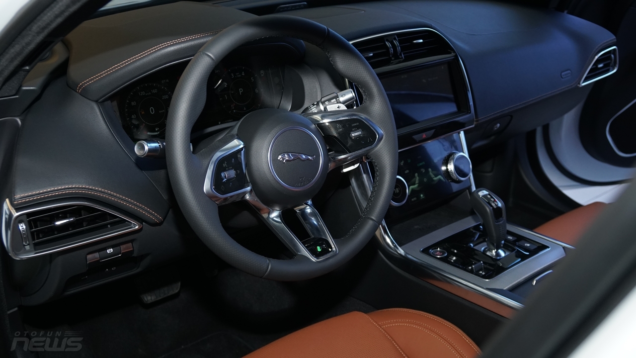Đánh giá nhanh Jaguar XE 2020 vừa được bán ở Việt Nam với giá 2,6 tỷ đồng danh gia nhanh jaguar xe 2020 vua duoc ban o viet nam voi gia 26 ty dong