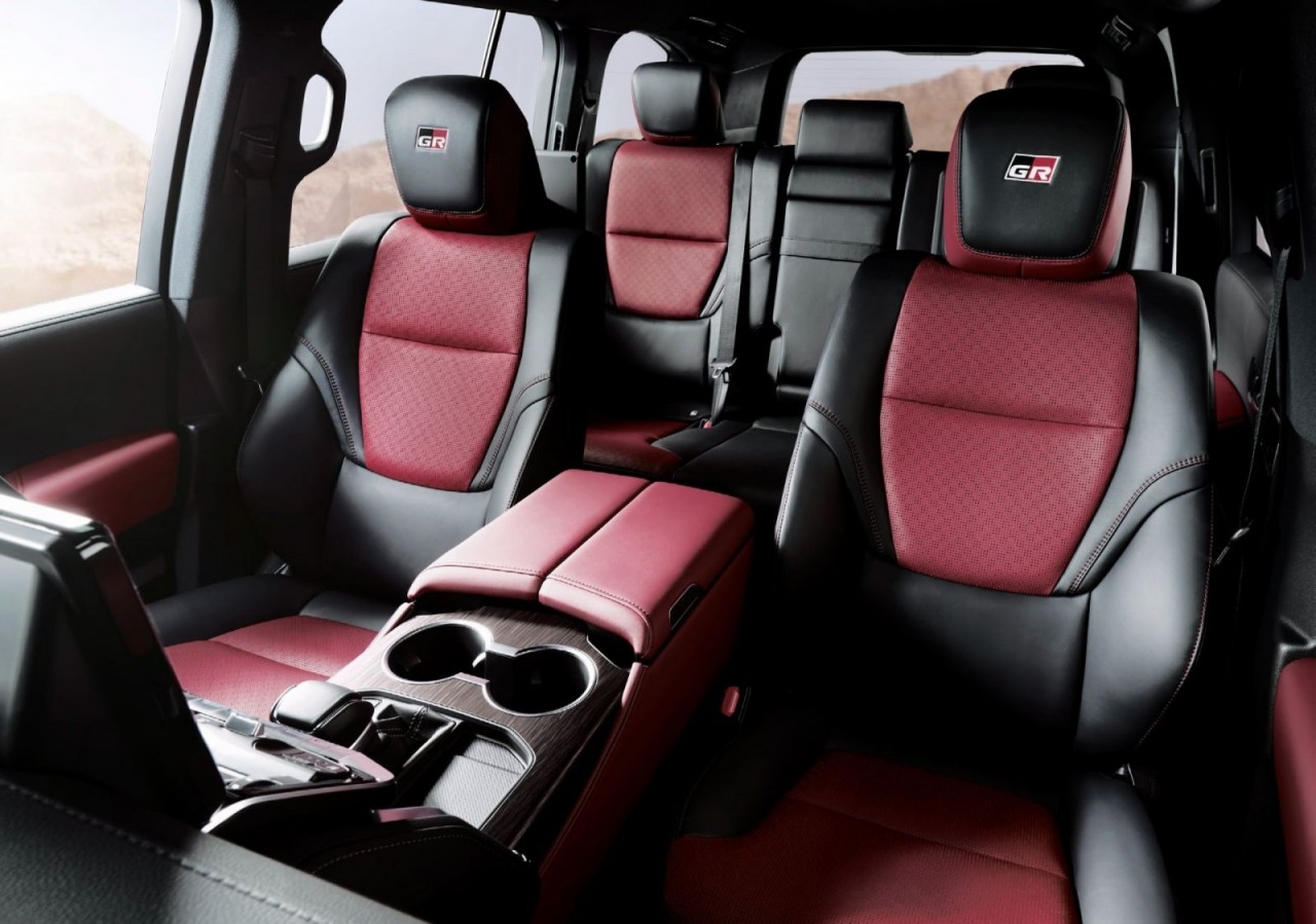 Cận cảnh Toyota Land Cruiser GR Sport vừa được ra mắt Cận cảnh Toyota Land Cruiser GR Sport vừa được ra mắt
