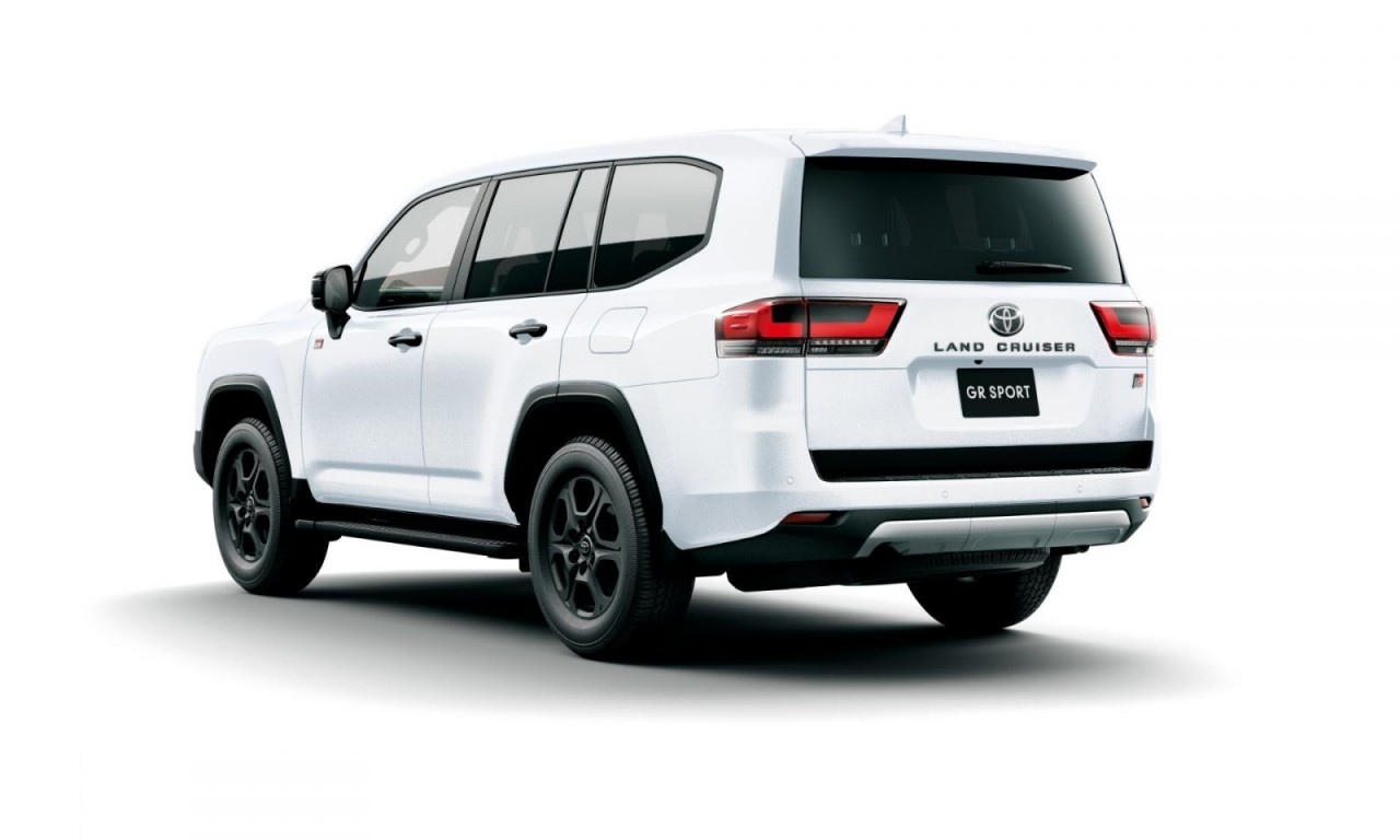 Cận cảnh Toyota Land Cruiser GR Sport vừa được ra mắt